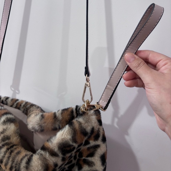 NWOT Leopard Print Faux Fur Shoulder Bag - Picture 3 of 11